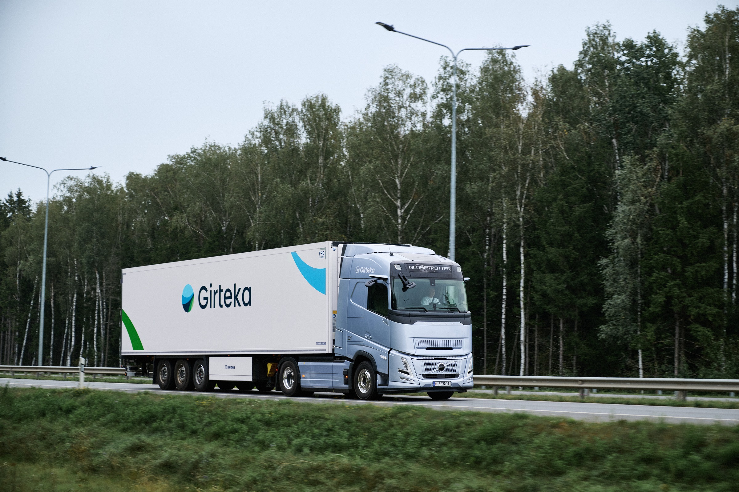 Girteka-purchase-2000-Volvo-trucks-1.jpg